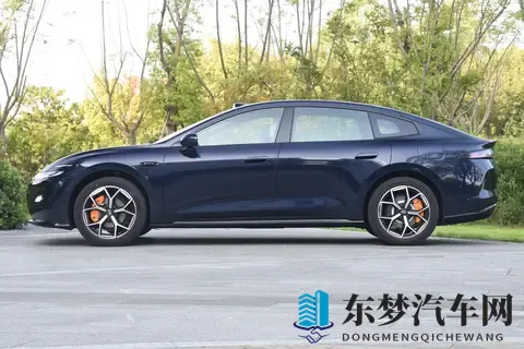 长安启源A06如何以1199万起预售价，打破10万级纯电轿车配置想象-3