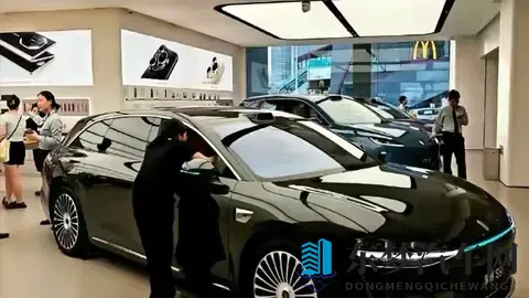 周末逛华为展厅真实一幕：50万的车被抢空，20万的车却无人问津！-1