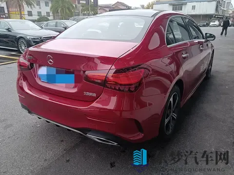 15万拿下准新一手红色奔驰A级，都市丽人的精致之选！-1