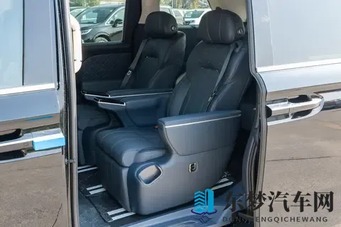 插混MPV的崛起，26款岚图梦想家，全能家商两用MPV-1