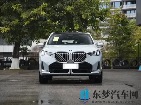 宝马这款中型SUV不足40万，轴距看齐X5配曜夜运动套件，搭载20T-1