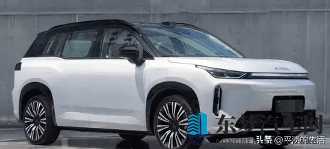 十万块能挑啥车?埃安这新款玩双动力建议你细品-2