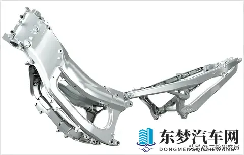 2款新车3大杀招！钱江这次要改写摩托车游戏规则？-3