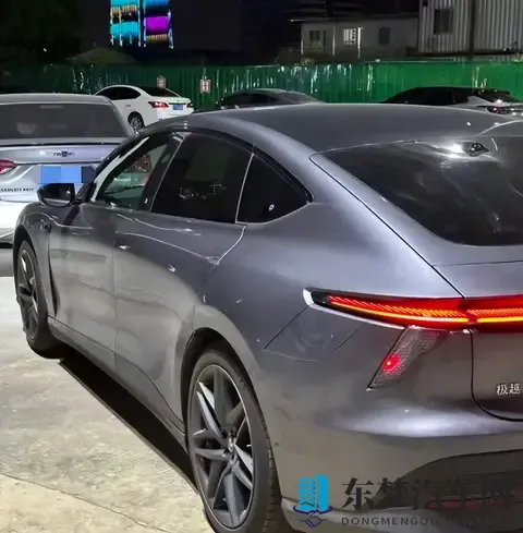 车主捡漏倒闭车企“烂尾车”，7万买辆哪吒，“因倒闭才有好价”-1