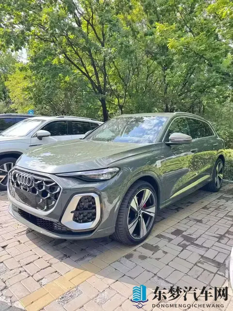 全新奥迪Q5L实车现身,配华为智驾+五代EA888发动机,会畅销吗?-1