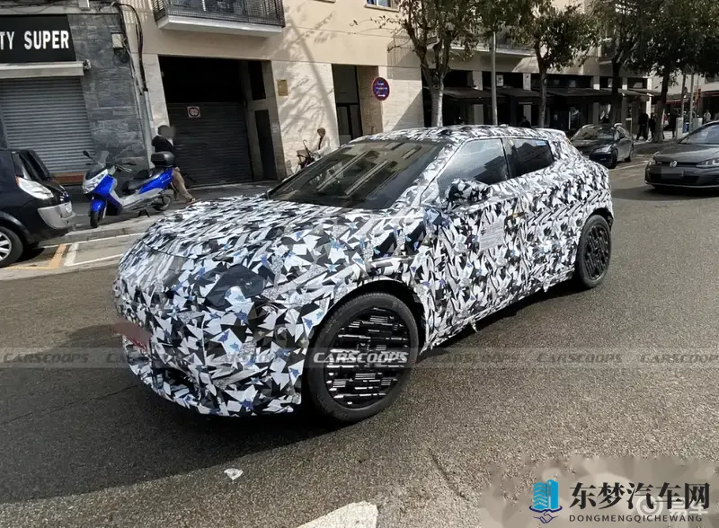 新日产JUKE谍照曝光，网友：造型独特，个性十足-1