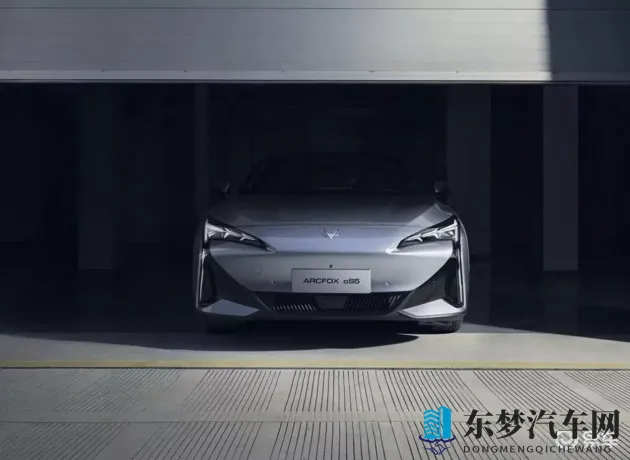 公交车掀开奶罩边躁狠狠躁动态图：公交车上意外暴露引发骚动，现场画面不堪入目-1