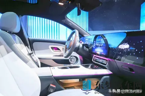 奔驰电车卖25万，用户懵了，豪华体验真能降维？-2