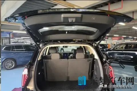 红旗HS7六座火了 有人夸它家用神车 有人骂智能太拉胯 到底谁在说谎-2