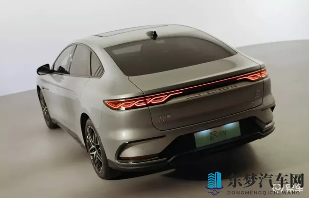 翘臀后进：臀部翘起，步伐轻盈，稳步前行-2