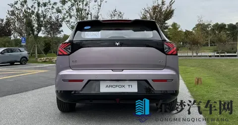 一辆让你忘记算电量的小车：极狐T1续航究竟怎么样？-3