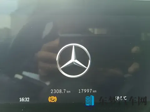 15万拿下准新一手红色奔驰A级，都市丽人的精致之选！-3