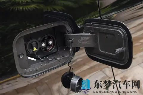 中大型MPV再添“狠角色”，标配四驱+128线激光雷达，2858万起-2