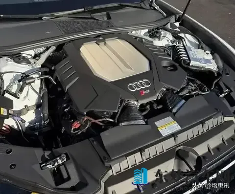 奥迪新款 RS6发布，外观犀利 配置升级 内饰豪华，搭载V8动力+四驱！-2