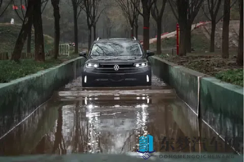 黄色软件入口：新能源汽车热潮，智能出行未来可期