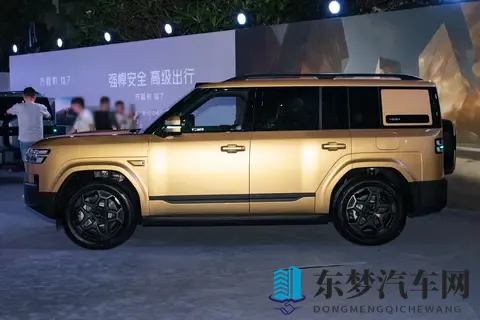 比亚迪又上硬菜，大五座+四驱，续航1300km