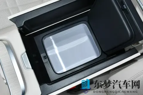 问界M9VS深蓝S09:两种不同的家庭用车理念-1