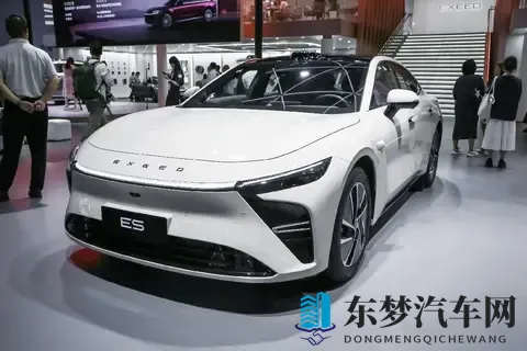 2025款星纪元ES 增程纯电可选，轴距3米，综合续航1645km