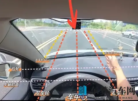 新手开车总感觉“车比路宽”?是你没搞懂这3个“视觉陷阱”!-1