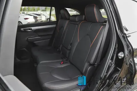 无套猛桩上海体育生：年轻人挑战极限，汽车驾驶新潮流兴起-3