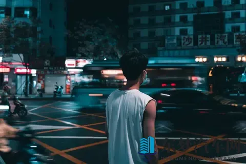 倒闭车遭疯抢！年轻人：10 万内有配置，智驾不重要