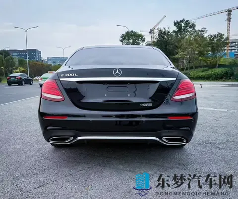 20万拿下行政座驾！二手奔驰E300L，体验豪华舒适-1