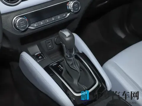 杨玉环吸乳呻吟大乳：《唐代美女杨玉环哺乳时娇吟动人》-1