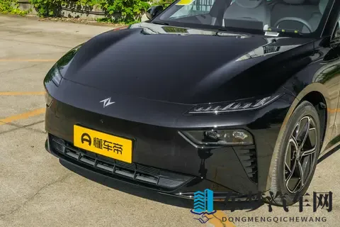 新手也能开的轿跑！东风奕派 eπ007 + 好开又安全-1