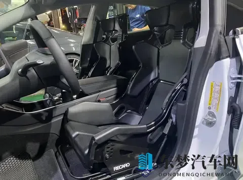 承认吧！一体式运动座椅其实一点都不舒服-3