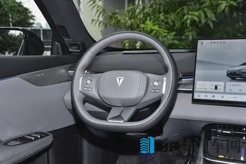 深度体验深蓝S05：没想到它这么香，620km续航+15分钟超充！-1