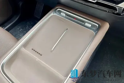 不到8万买家用大七座,油、电、混动全都有!-1