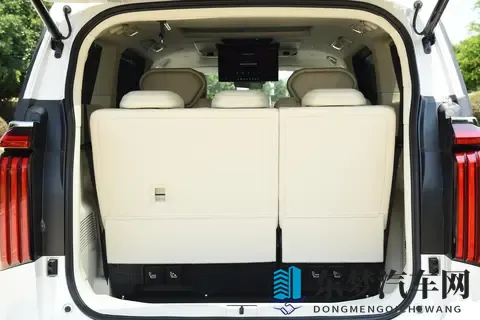 中大型MPV再添“狠角色”，标配四驱+128线激光雷达，2858万起-3