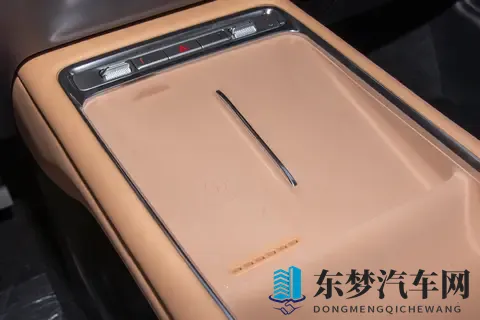 家用MPV选车难？五菱星光730：10万级预算，装下全家的舒享出行-1