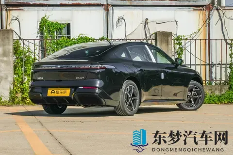 新手也能开的轿跑！东风奕派 eπ007 + 好开又安全-2