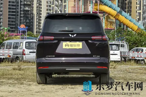 适合家用的7座MPV，五菱星光730 PHEV，真7座+电滑门，好开又好坐-2