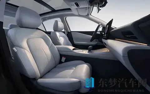 东风日产天籁·鸿蒙座舱内饰首发：全球首款鸿蒙燃油车