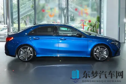 2025 款奔驰A级AMG怎么选？两款配置一句话对号入座-3