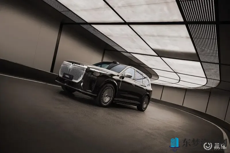 岚图泰山45万对决问界M9-1