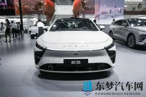 2025款星纪元ES 增程纯电可选，轴距3米，综合续航1645km-2