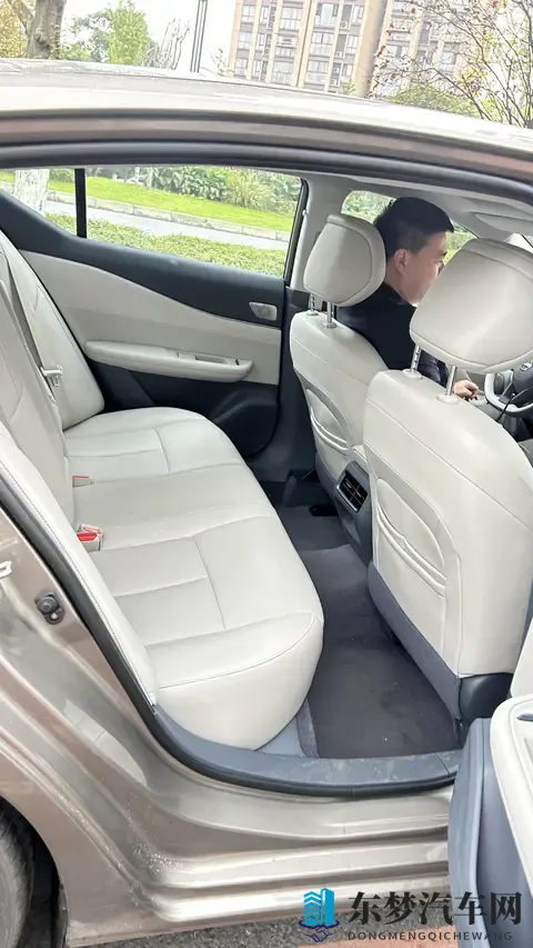 新婚人妻被按摩师玩弄：新婚妻子遭按摩师非礼，事件引发热议