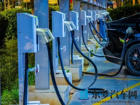 中午抢充电桩比半夜还便宜？网约车的省钱算盘教会了私家车主！-3