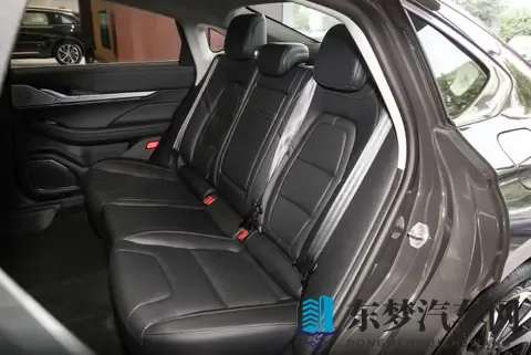 有亮点但不多，林肯Z推出大幅购车优惠，哪款配置值得大家入手-2