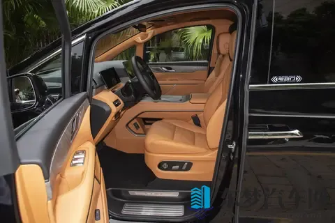 全家出游选 MPV，车长多少才够用？魏牌高山7 ，细节藏着小心思？