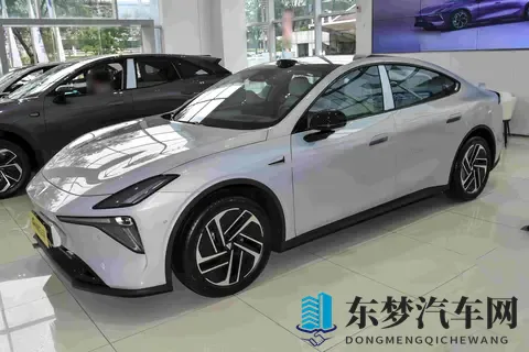 深蓝L06曝光，激光雷达全系标配，14万级玩出新花样-1