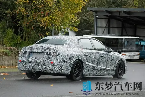 有望2027年发布 纯电动奔驰E级谍照曝光 造型回归传统-1