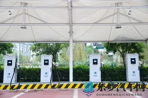 中午抢充电桩比半夜还便宜？网约车的省钱算盘教会了私家车主！-1