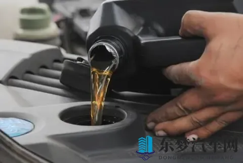 别瞎换机油！新手必记5个真相：避开3大伤车坑，每次保养省200+-1