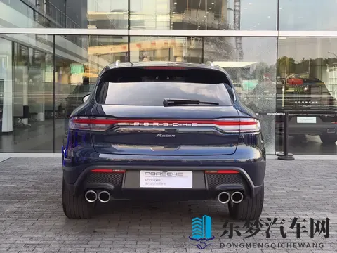 欧美肥臀大白屁股：欧美女性臀部丰腴，身材性感诱人