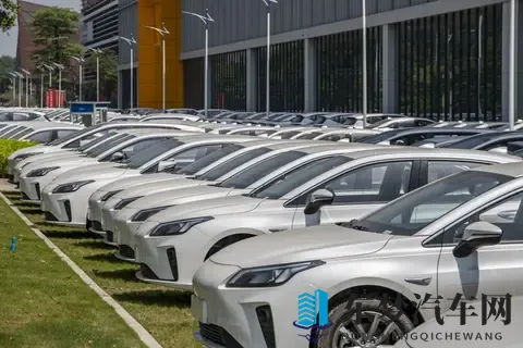 潍坊119辆新能源共享车仅84万成交，车龄超7年无人问津-2