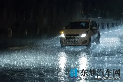 下暴雨开车，雨水撞击车头，会不会被吸入气缸？-2
